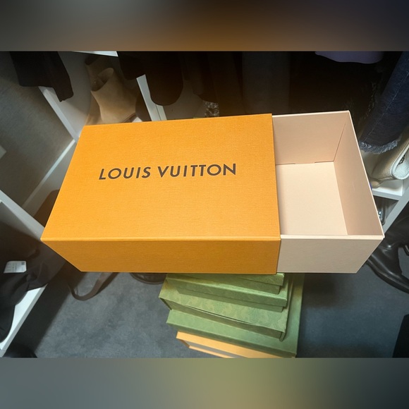 NEW LISTING Louis Vuitton Scarf 🖤🤎 - Picture 8 of 8